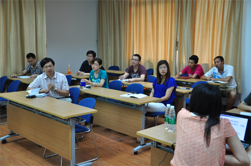7月3日,赵梅女士给ACEI研究生做关于如何撰写专利的报告.jpg 7月3日,赵梅女士给ACEI研究生做关于如何撰写专利的报告.jpg