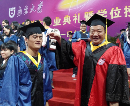 6月22日,研究所毕业生参加了学校组织的毕业典礼 1.jpg 6月22日,研究所毕业生参加了学校组织的毕业典礼 1.jpg