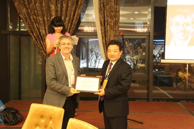 10月13日,祝贺4th OSMG-2012多位参会代表获得最佳贡献和最佳论文奖4.jpg 10月13日,祝贺4th OSMG-2012多位参会代表获得最佳贡献和最佳论文奖4.jpg