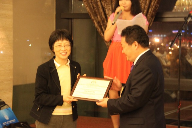 10月13日,祝贺4th OSMG-2012多位参会代表获得最佳贡献和最佳论文奖2.jpg 10月13日,祝贺4th OSMG-2012多位参会代表获得最佳贡献和最佳论文奖2.jpg