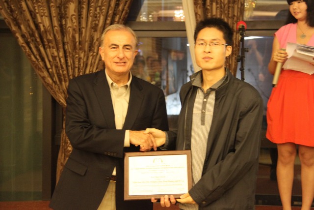 10月13日，祝贺4th OSMG-2012多位参会代表获得最佳贡献和最佳论文奖8.jpg