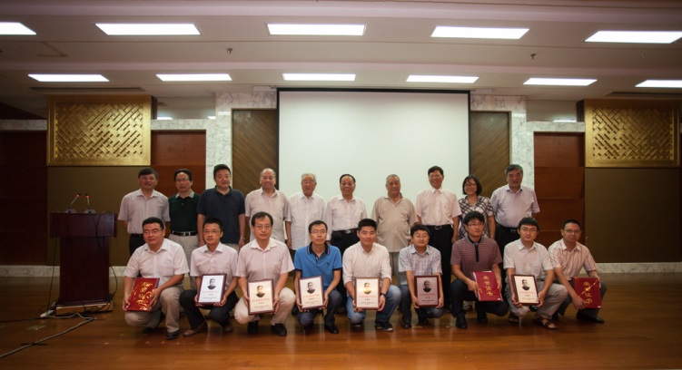 8月13日,朱鸿鹄副教授获颁谷德振奖1.jpg 8月13日,朱鸿鹄副教授获颁谷德振奖1.jpg